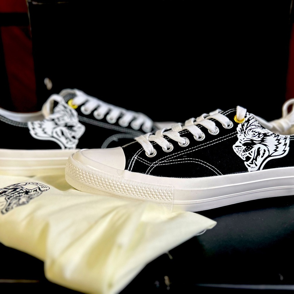 New Darc Sport low top W1-DIOS black/white mens size 10 worn once in the house